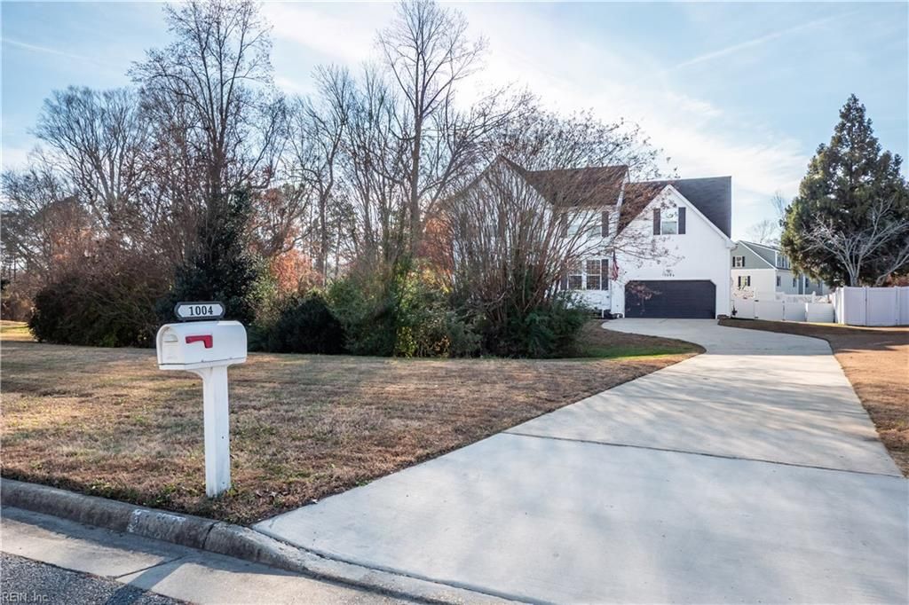 Photo of 1004 Hillpoint Road, Suffolk, VA 23434 (MLS # 10614074)