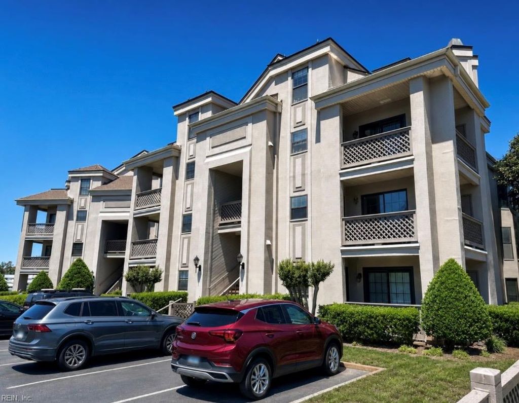 Photo of 421 Harbour Point #204, Virginia Beach, VA 23451 (MLS # 10634462)
