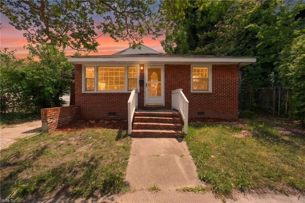 Photo of 405 W 27th Street, Norfolk, VA 23517 (MLS # 10639490)