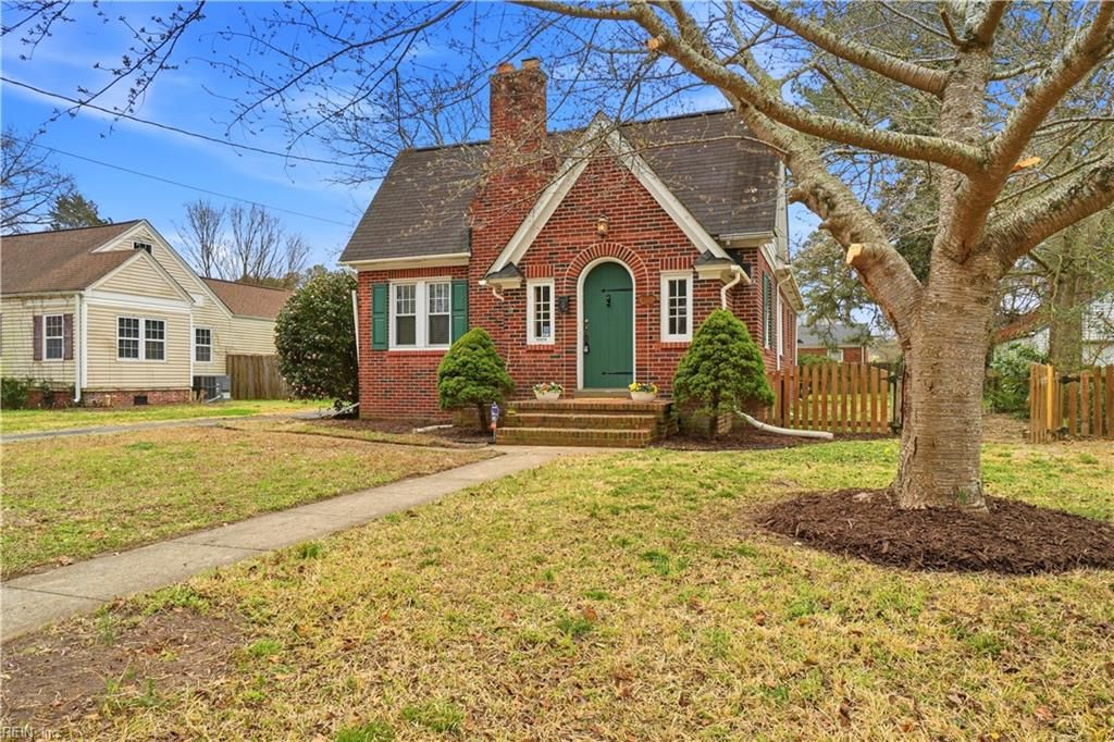 Photo of 4013 Greenway Court W, Portsmouth, VA 23707 (MLS # 10624957)