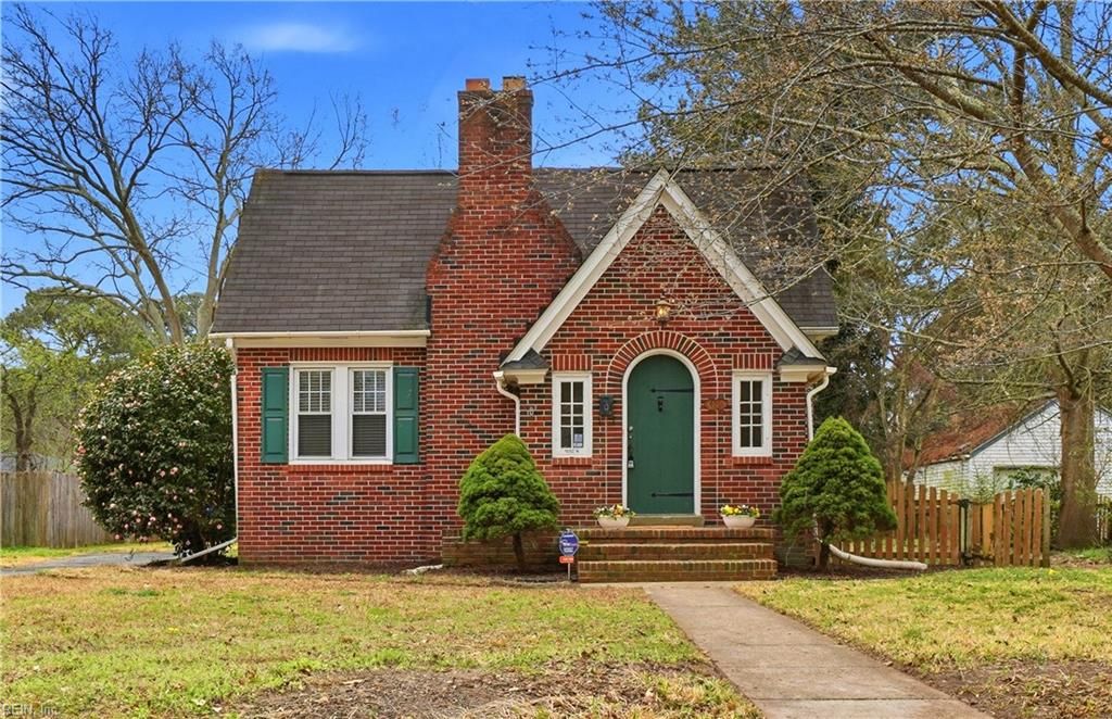 Photo of 4013 Greenway Court W, Portsmouth, VA 23707 (MLS # 10624957)