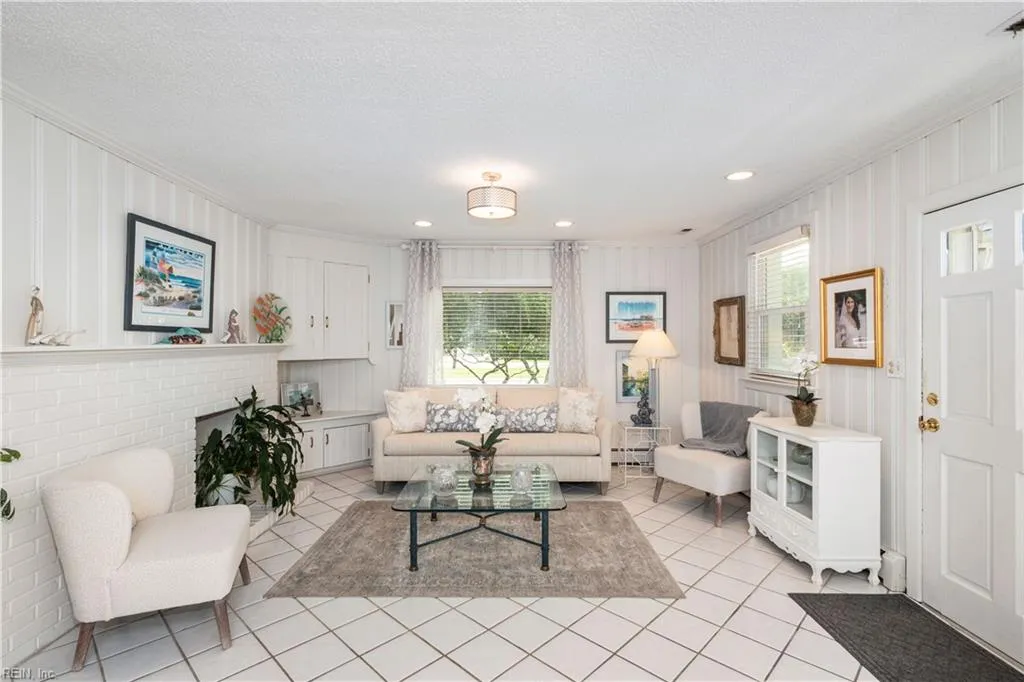 Virginia Beach, Virginia 23451, United States, 5 Bedrooms Bedrooms, ,4 BathroomsBathrooms,Residential,Active,146908