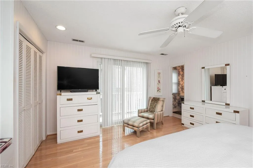 Virginia Beach, Virginia 23451, United States, 5 Bedrooms Bedrooms, ,4 BathroomsBathrooms,Residential,Active,146908