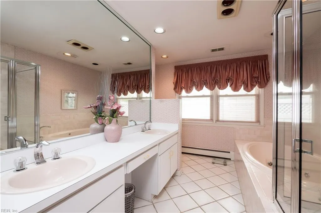 Virginia Beach, Virginia 23451, United States, 5 Bedrooms Bedrooms, ,4 BathroomsBathrooms,Residential,Active,146908