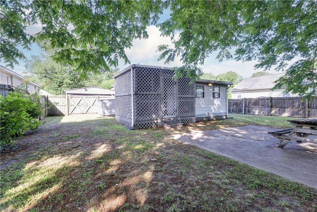Photo of 806 Pocahontas Place, Hampton, VA 23661 (MLS # 10637718)