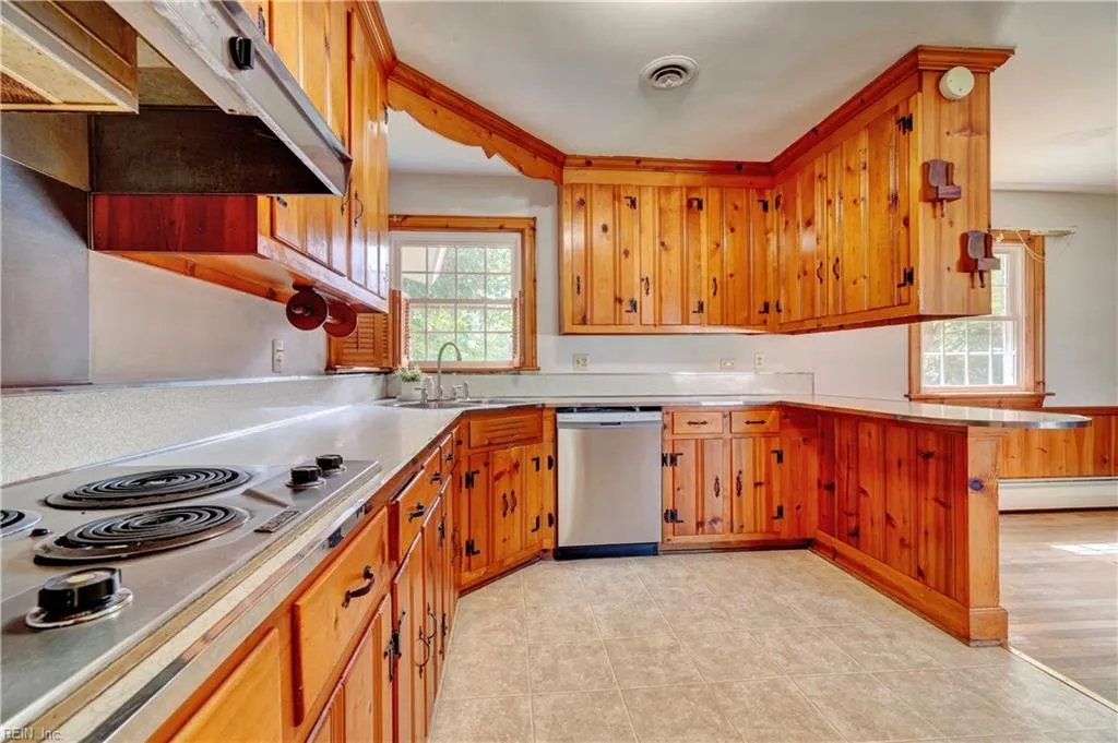 Portsmouth, Virginia 23701, United States, 3 Bedrooms Bedrooms, ,2 BathroomsBathrooms,Residential,Pending,202966