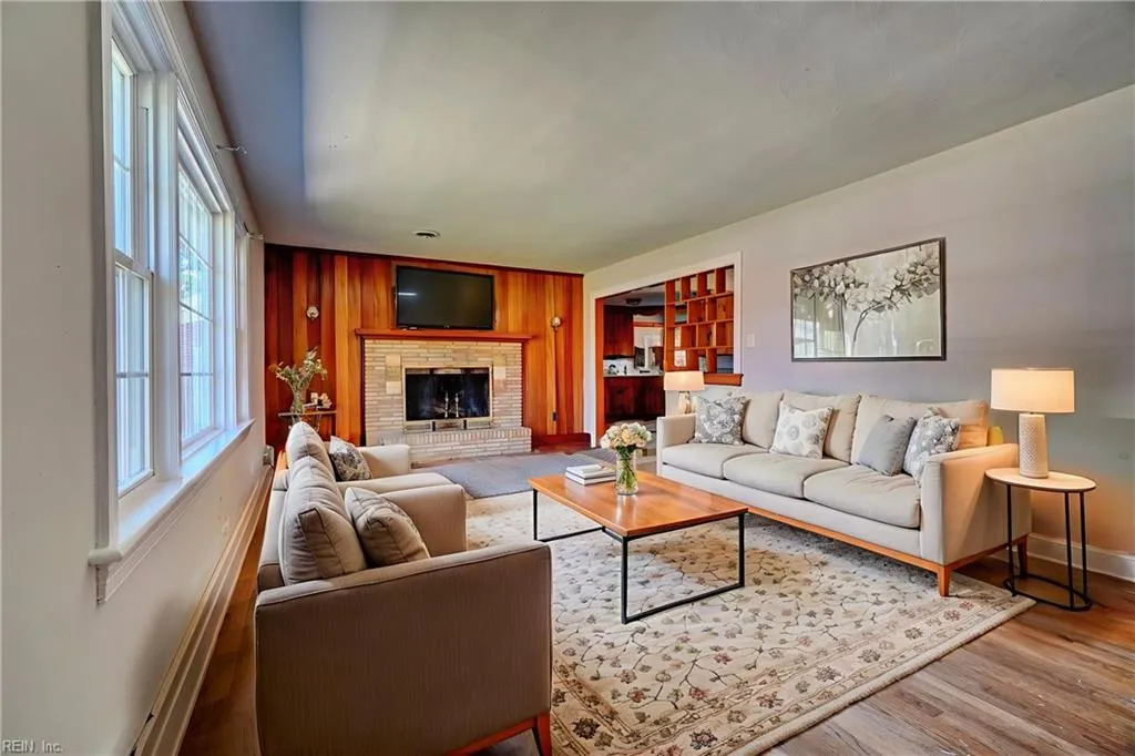 Portsmouth, Virginia 23701, United States, 3 Bedrooms Bedrooms, ,2 BathroomsBathrooms,Residential,Pending,202966