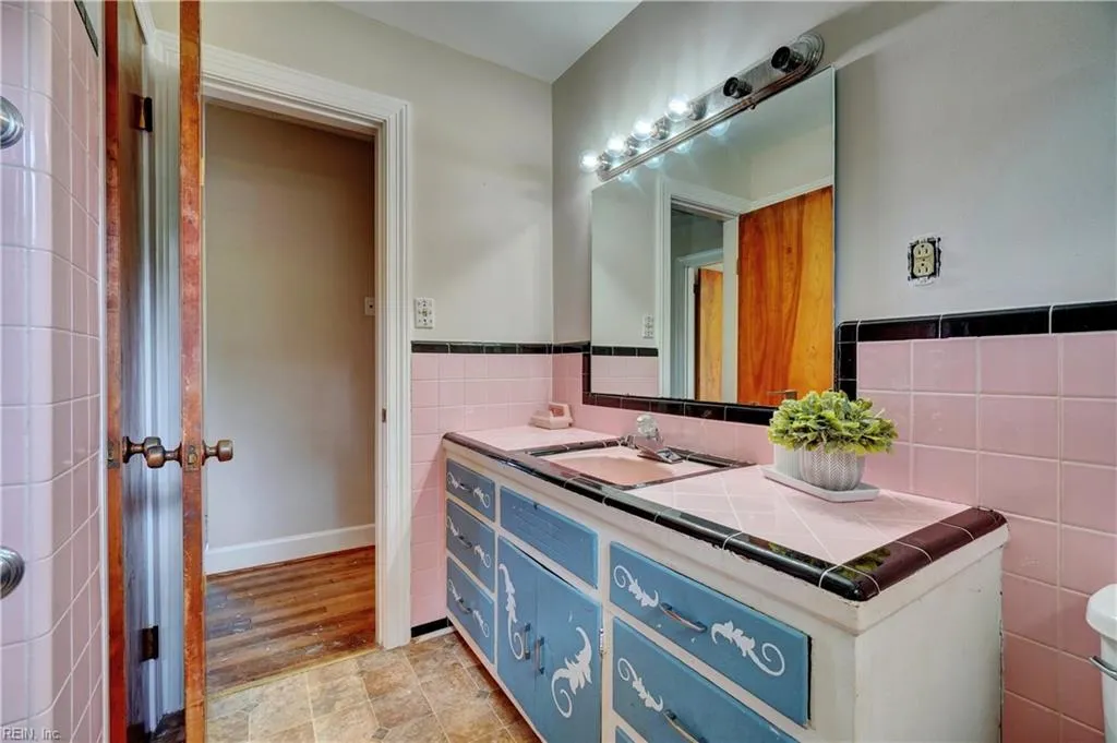 Portsmouth, Virginia 23701, United States, 3 Bedrooms Bedrooms, ,2 BathroomsBathrooms,Residential,Pending,202966