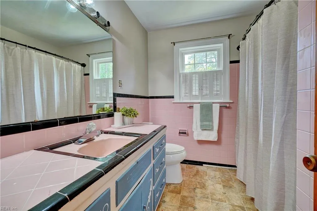 Portsmouth, Virginia 23701, United States, 3 Bedrooms Bedrooms, ,2 BathroomsBathrooms,Residential,Pending,202966