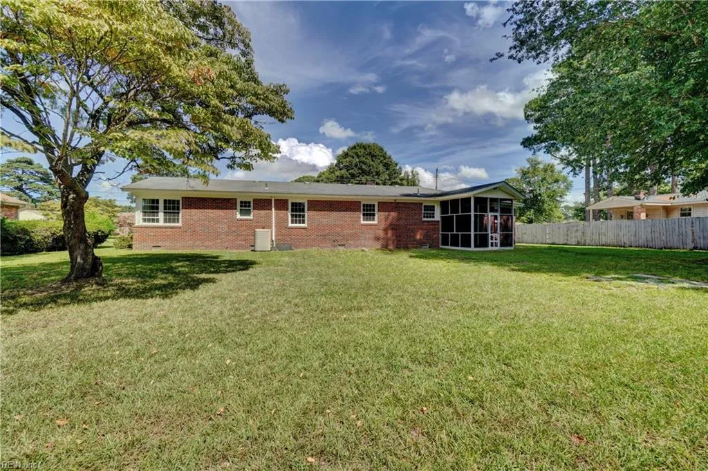 Portsmouth, Virginia 23701, United States, 3 Bedrooms Bedrooms, ,2 BathroomsBathrooms,Residential,Pending,202966