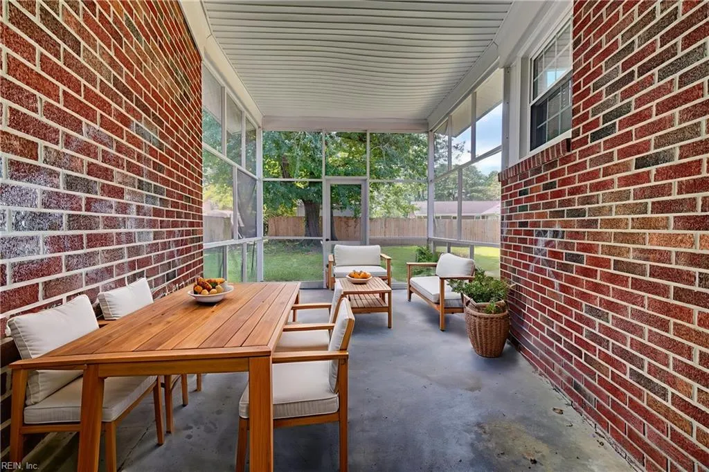 Portsmouth, Virginia 23701, United States, 3 Bedrooms Bedrooms, ,2 BathroomsBathrooms,Residential,Pending,202966