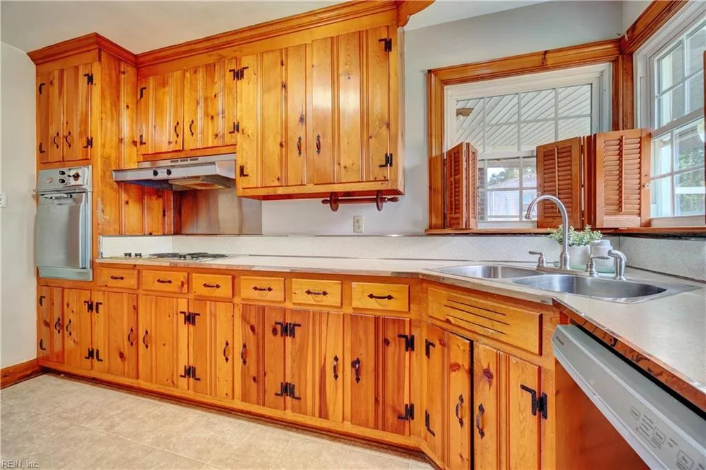 Portsmouth, Virginia 23701, United States, 3 Bedrooms Bedrooms, ,2 BathroomsBathrooms,Residential,Pending,202966