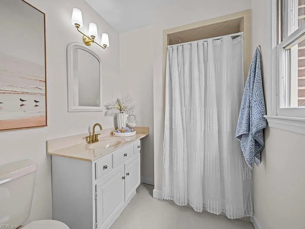 Virginia Beach, Virginia 23451, United States, 3 Bedrooms Bedrooms, ,3 BathroomsBathrooms,Residential,Pending,33985