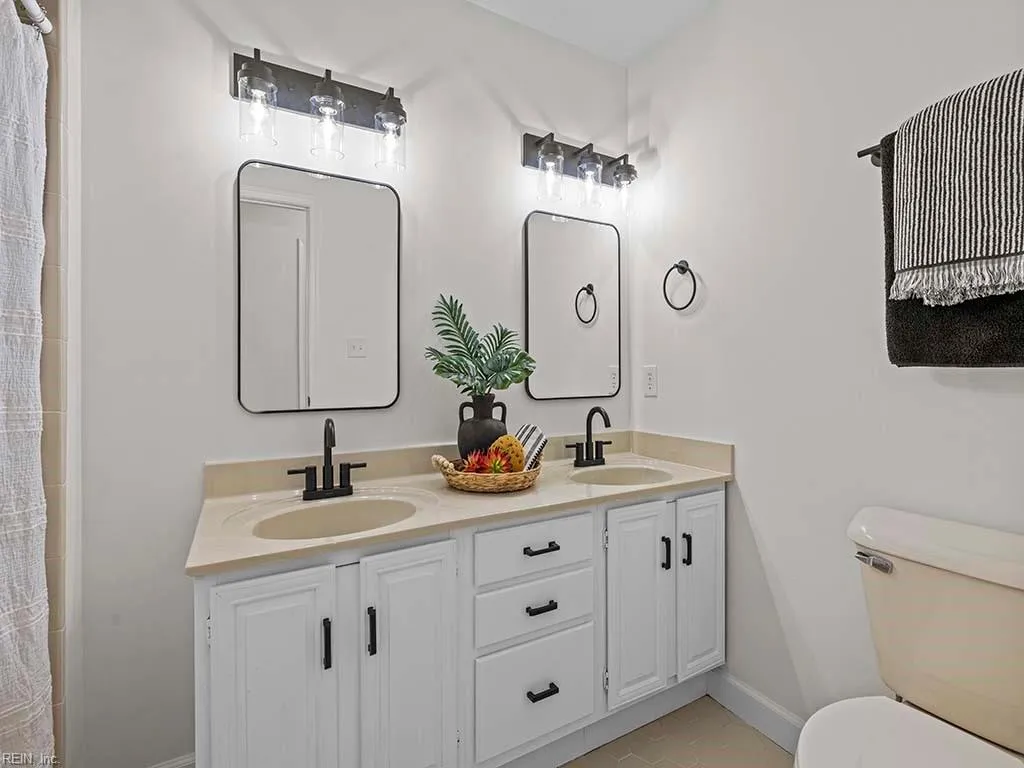 Virginia Beach, Virginia 23451, United States, 3 Bedrooms Bedrooms, ,3 BathroomsBathrooms,Residential,Pending,33985