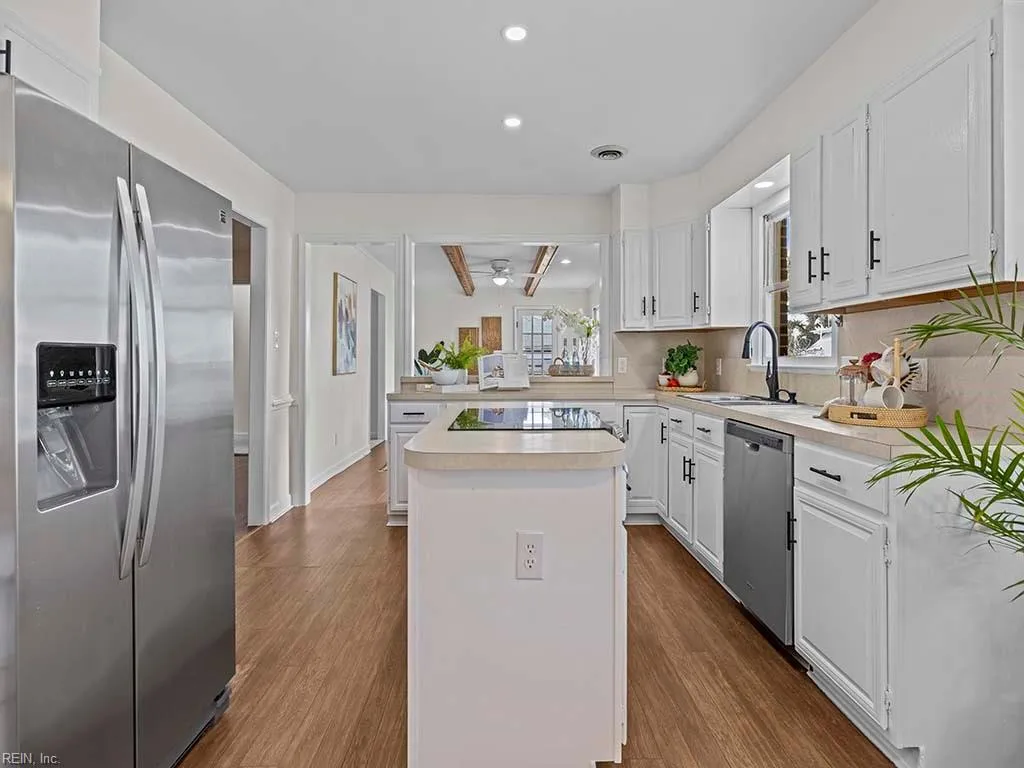 Virginia Beach, Virginia 23451, United States, 3 Bedrooms Bedrooms, ,3 BathroomsBathrooms,Residential,Pending,33985