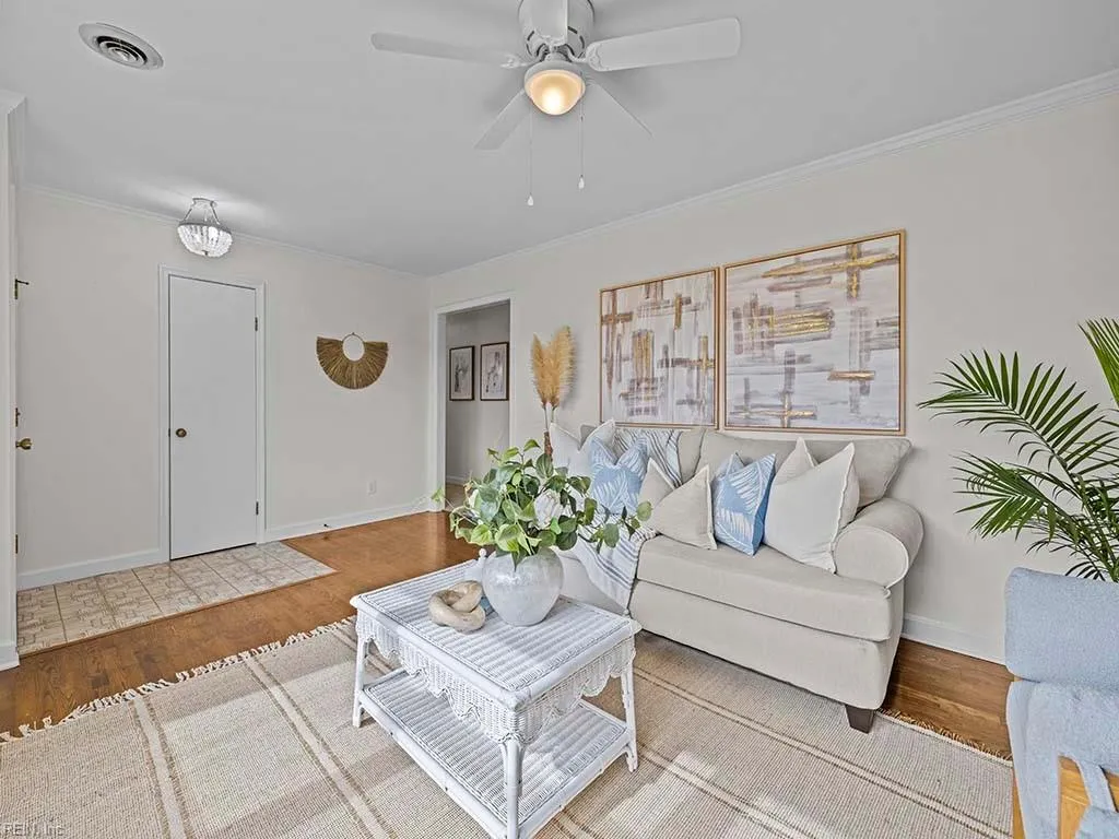 Virginia Beach, Virginia 23451, United States, 3 Bedrooms Bedrooms, ,3 BathroomsBathrooms,Residential,Pending,33985