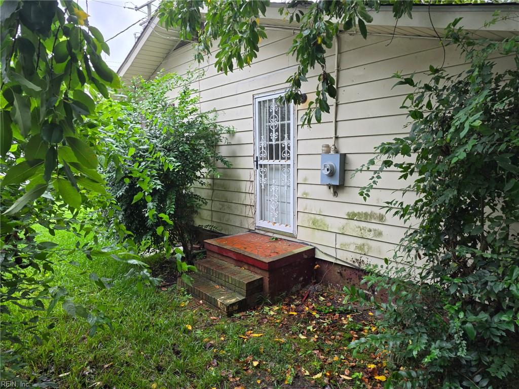 Photo of 1533 Vine Street, Norfolk, VA 23523 (MLS # 10655415)