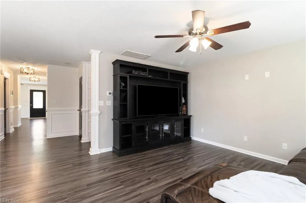 Portsmouth, Virginia 23702, United States, 4 Bedrooms Bedrooms, ,3 BathroomsBathrooms,Residential,Active,136403