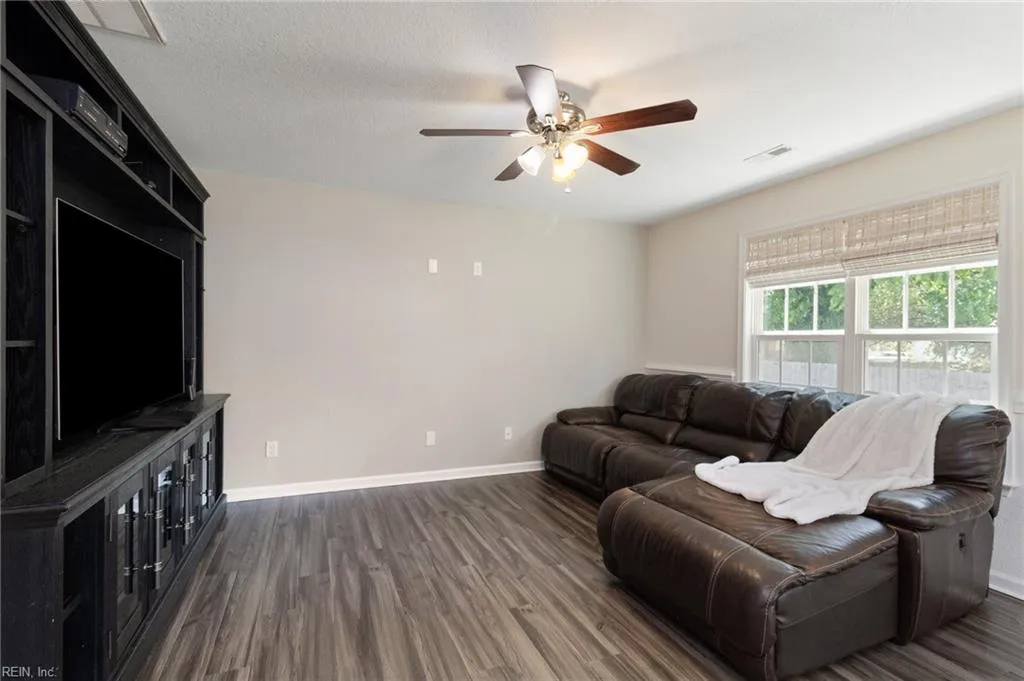 Portsmouth, Virginia 23702, United States, 4 Bedrooms Bedrooms, ,3 BathroomsBathrooms,Residential,Active,136403