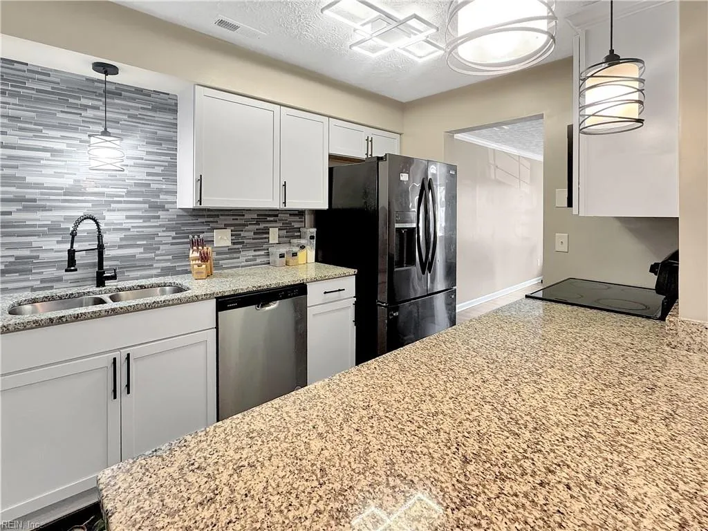 Hampton, Virginia 23666, United States, 3 Bedrooms Bedrooms, ,3 BathroomsBathrooms,Residential,Active,214637