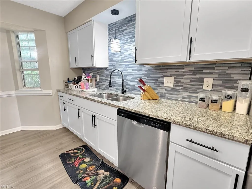 Hampton, Virginia 23666, United States, 3 Bedrooms Bedrooms, ,3 BathroomsBathrooms,Residential,Active,214637