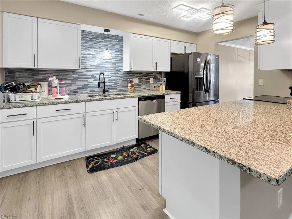 Hampton, Virginia 23666, United States, 3 Bedrooms Bedrooms, ,3 BathroomsBathrooms,Residential,Active,214637