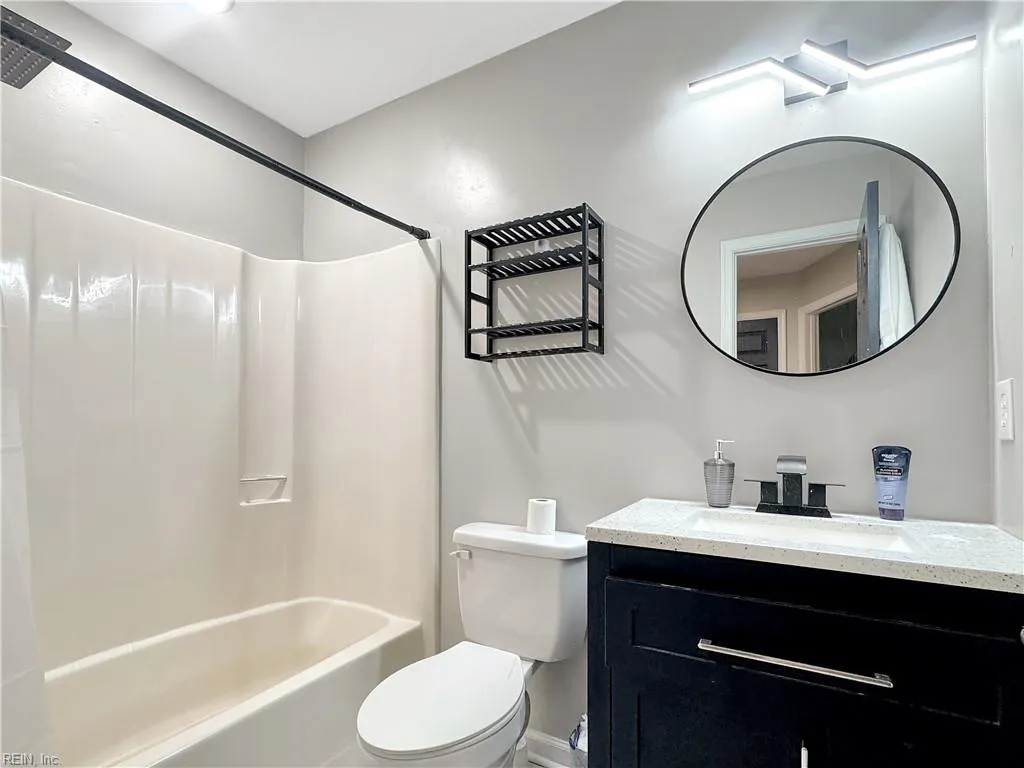 Hampton, Virginia 23666, United States, 3 Bedrooms Bedrooms, ,3 BathroomsBathrooms,Residential,Active,214637