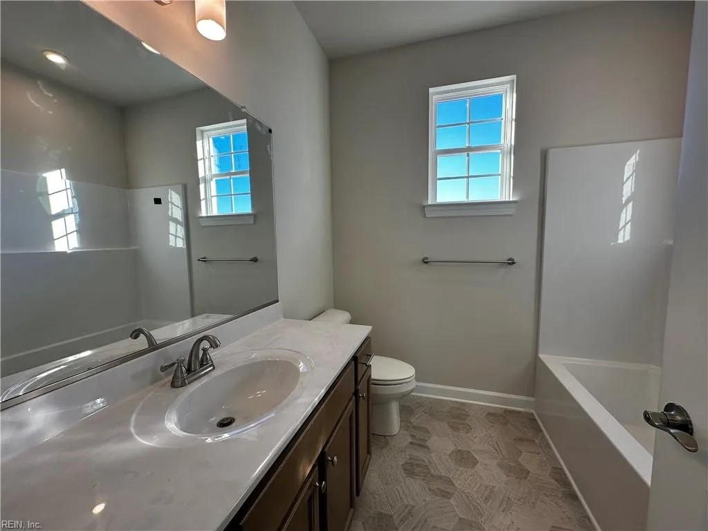 Suffolk, Virginia 23434, United States, 3 Bedrooms Bedrooms, ,3 BathroomsBathrooms,Residential,Pending,28210