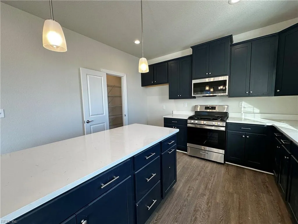 Suffolk, Virginia 23434, United States, 3 Bedrooms Bedrooms, ,3 BathroomsBathrooms,Residential,Pending,28210