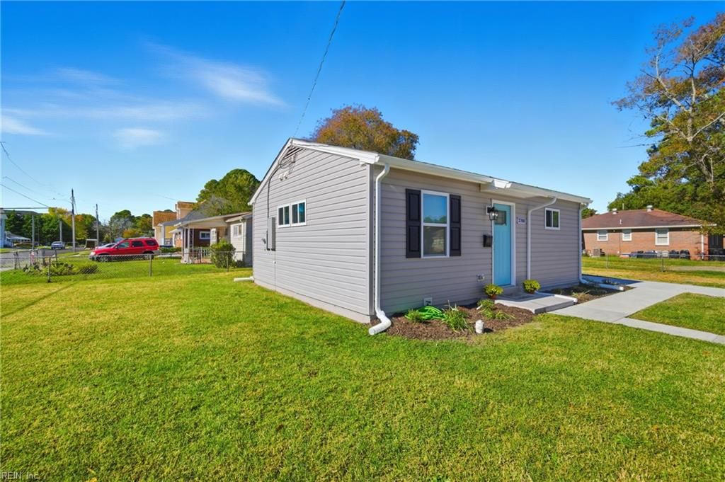 Photo of 2700 Ash St Street, Portsmouth, VA 23707 (MLS # 10607593)