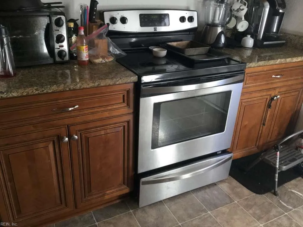 Chesapeake, Virginia 23320, United States, 5 Bedrooms Bedrooms, ,3 BathroomsBathrooms,Residential,Active,253576