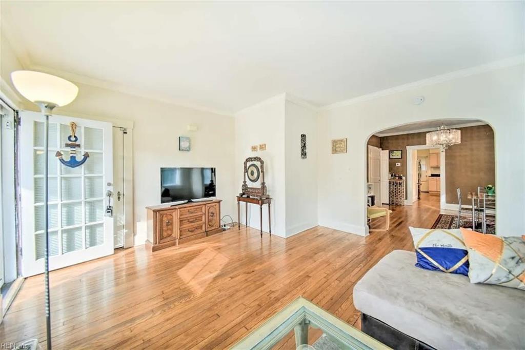 Photo of 930 Gates Avenue, Norfolk, VA 23517 (MLS # 10645192)