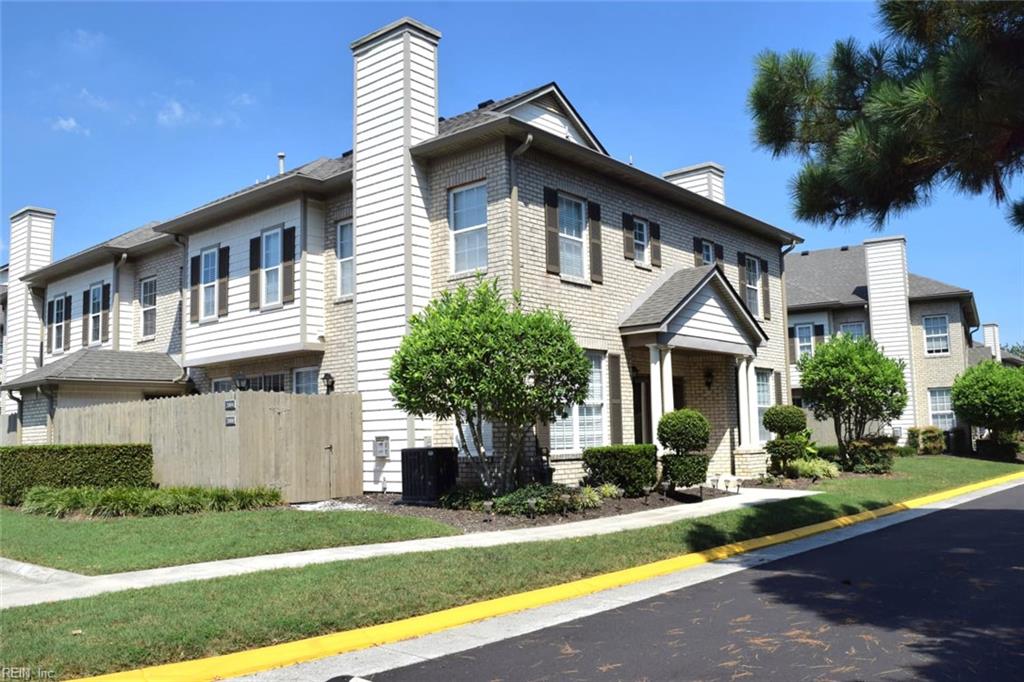 Photo of 2004 Smallbrooke Court, Virginia Beach, VA 23454 (MLS # 10655091)