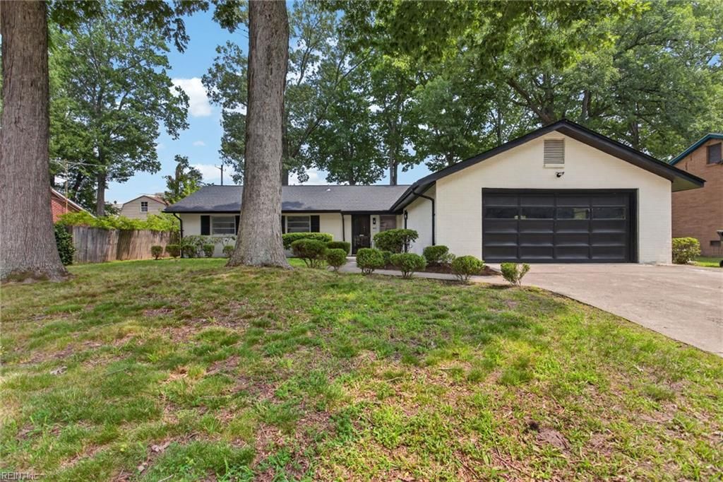 Photo of 43 Azalea Drive, Hampton, VA 23669 (MLS # 10644810)