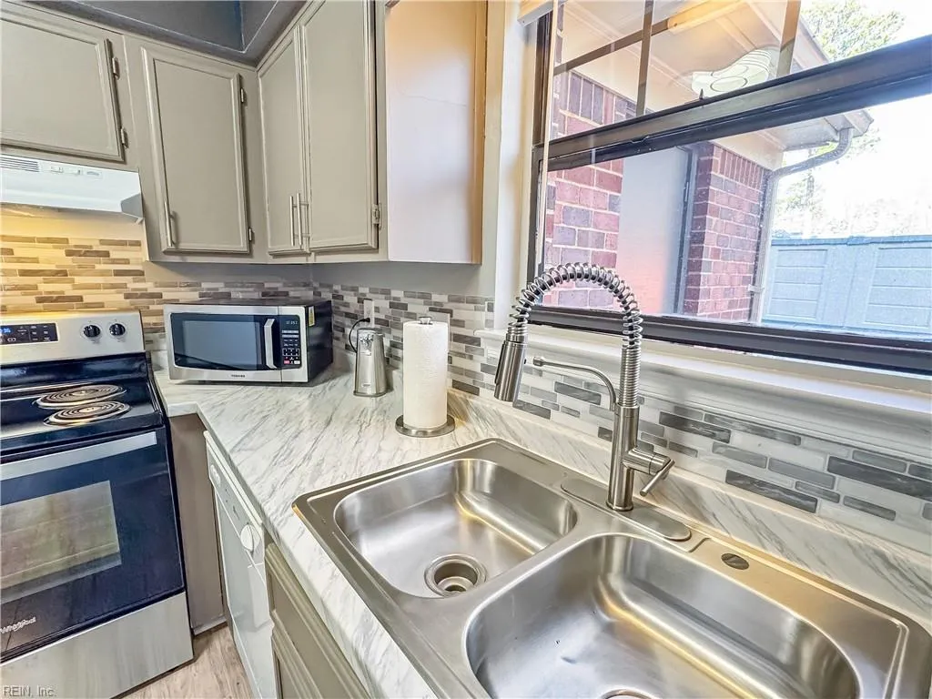 Newport News, Virginia 23608, United States, 3 Bedrooms Bedrooms, ,3 BathroomsBathrooms,Residential,Active,86802