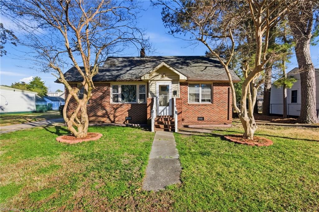 Photo of 2317 Azalea Avenue, Portsmouth, VA 23704 (MLS # 10616409)