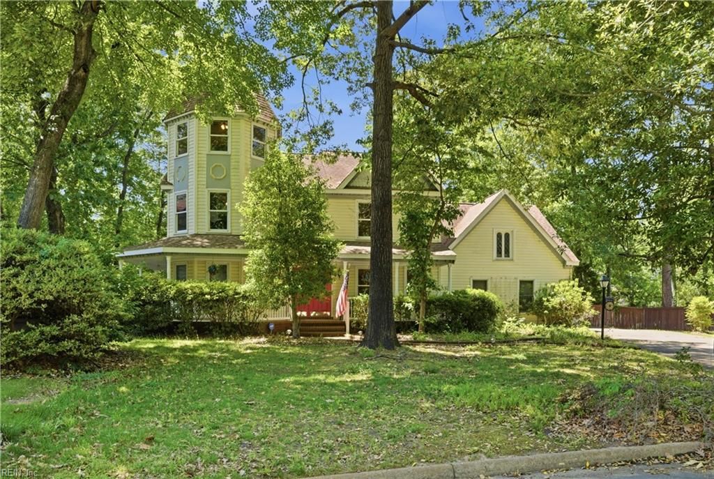 Photo of 302 Honey Locust Way, Chesapeake, VA 23320 (MLS # 10634965)