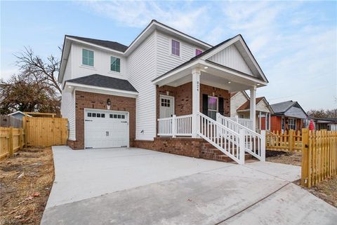 Photo of 824 31st Street, Newport News, VA 23607 (MLS # 10619127)