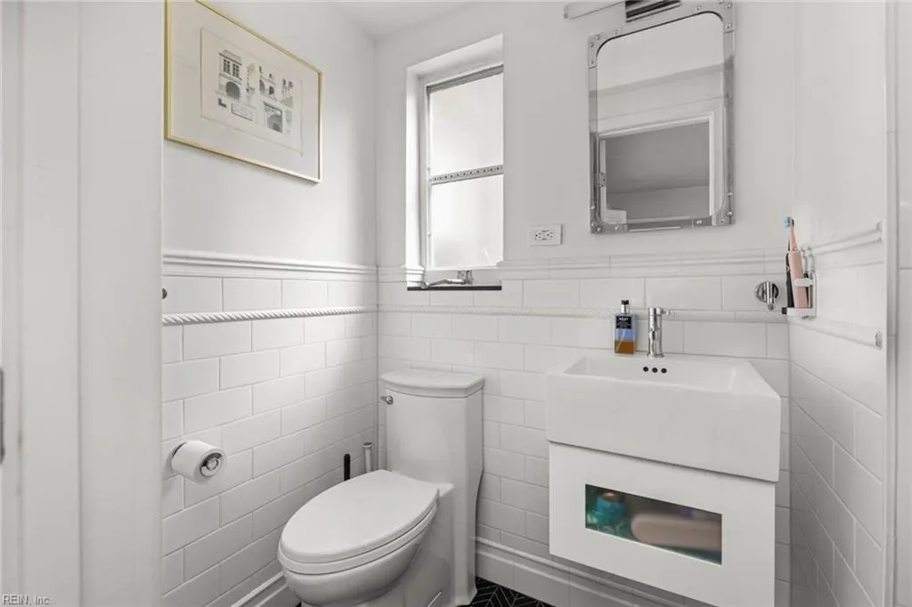 Norfolk, Virginia 23507, United States, 3 Bedrooms Bedrooms, ,3 BathroomsBathrooms,Residential,Pending,88151