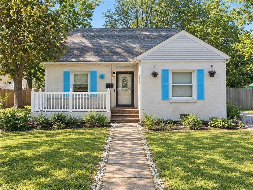 8 Clover Street, photo 1 of 19