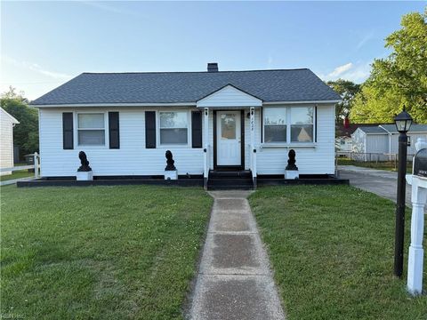1828 N Lakeland DR Norfolk VA 23518