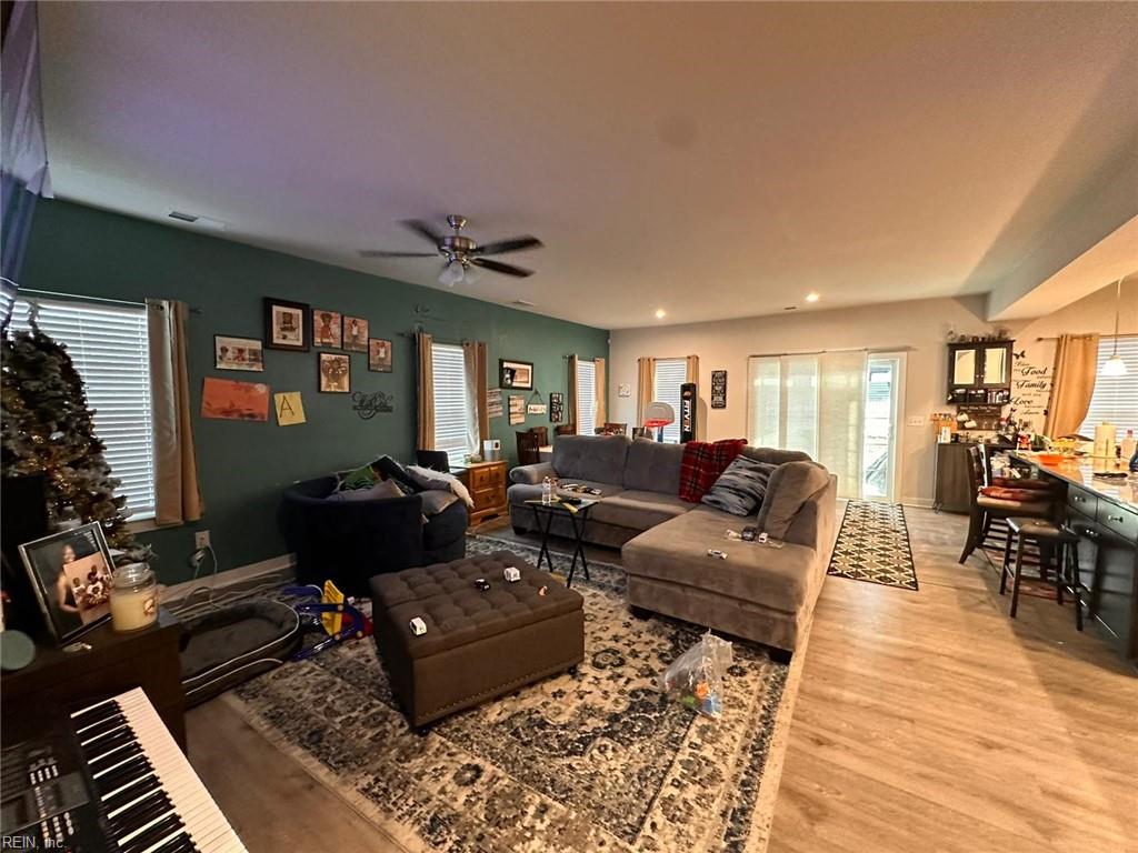 374 Oak Hill LN