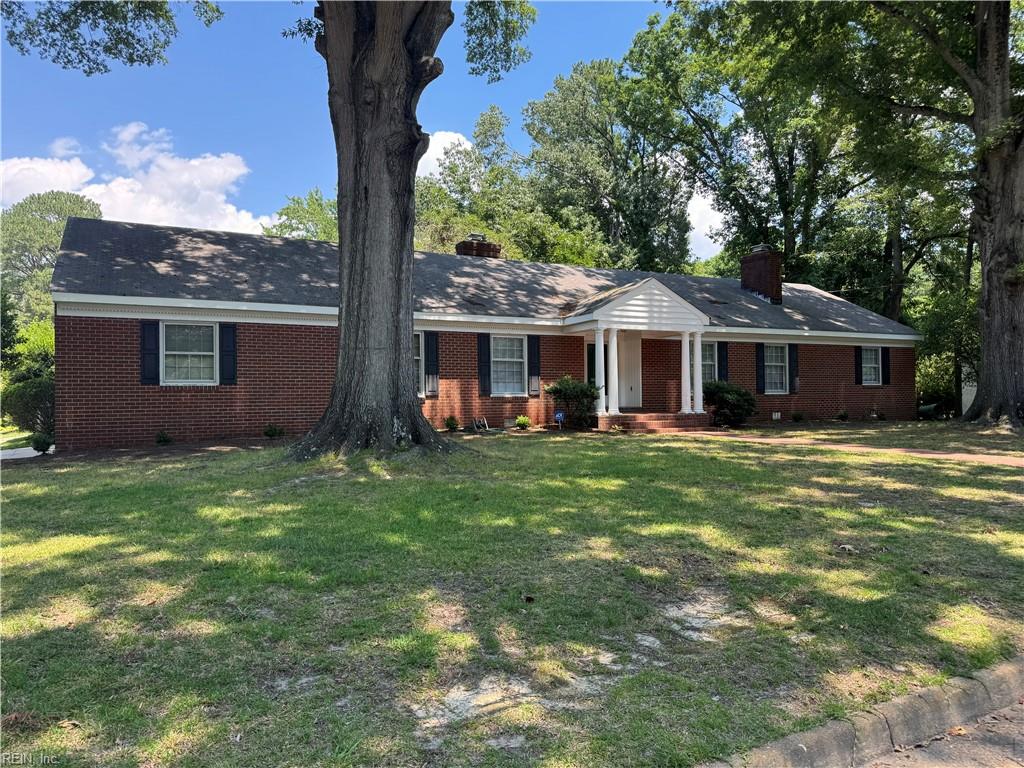 Photo of 12 Beverly Hills Drive, Newport News, VA 23606 (MLS # 10640558)