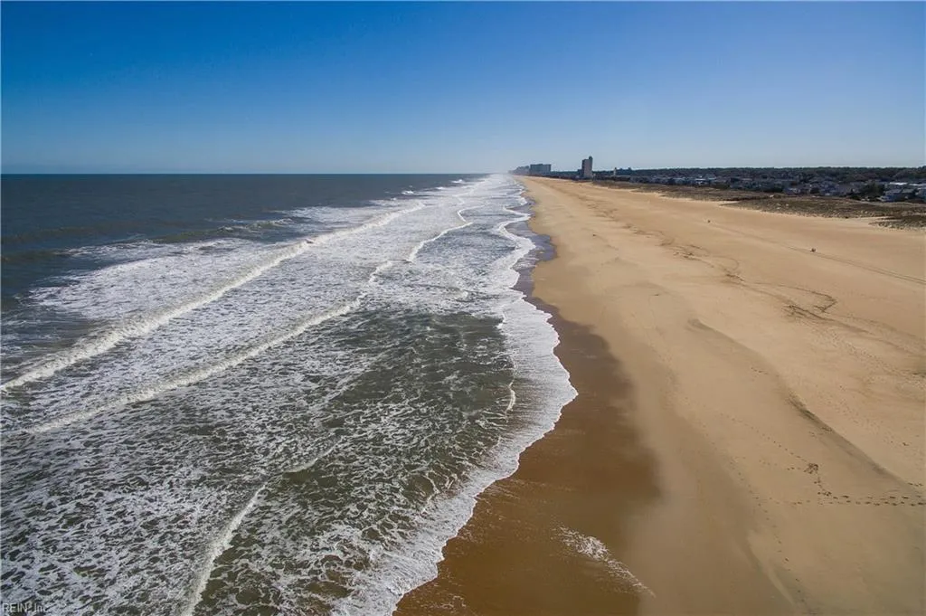 Virginia Beach, Virginia 23451, United States, 5 Bedrooms Bedrooms, ,4 BathroomsBathrooms,Residential,Active,233246