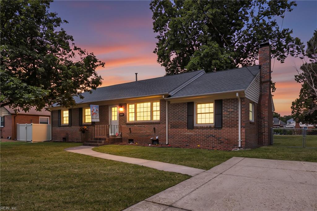 Photo of 3716 Linnet Lane, Portsmouth, VA 23703 (MLS # 10638845)
