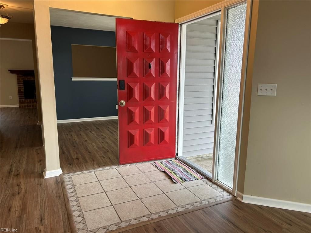 Photo of 913 Lord Dunmore Drive, Virginia Beach, VA 23464 (MLS # 10625393)