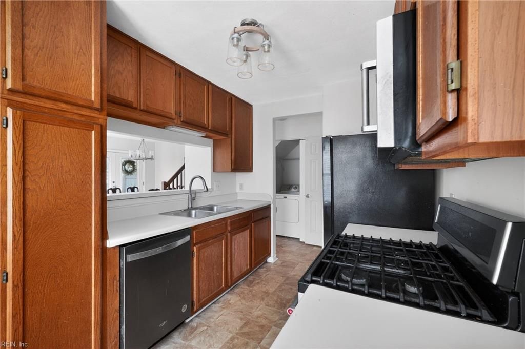 Photo of 104 White Ridge Lane, Yorktown, VA 23693 (MLS # 10626816)