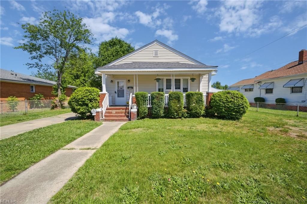Photo of 3332 Killian Avenue, Portsmouth, VA 23704 (MLS # 10634417)