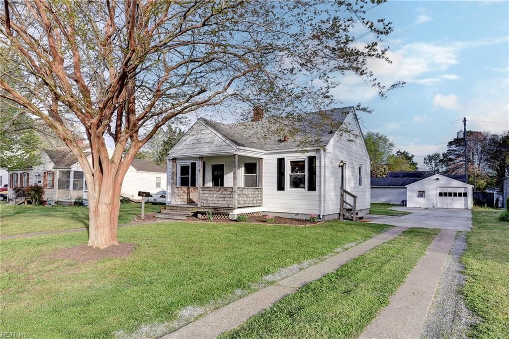 Photo of 41 Davis Avenue, Newport News, VA 23601 (MLS # 10629039)