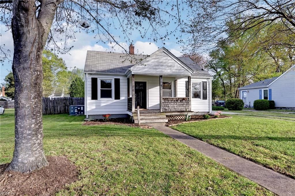 Photo of 41 Davis Avenue, Newport News, VA 23601 (MLS # 10629039)